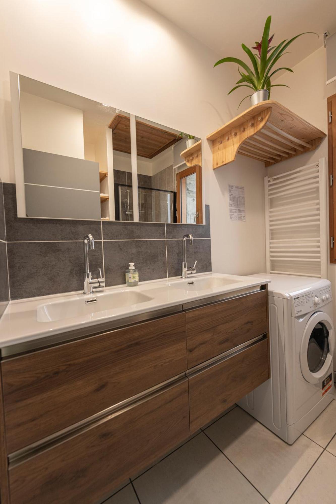 Le Cosy Apartment Гилестр Екстериор снимка